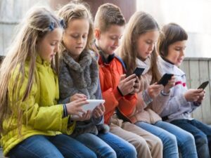 Australia Bans Children Under 16 on Social Media