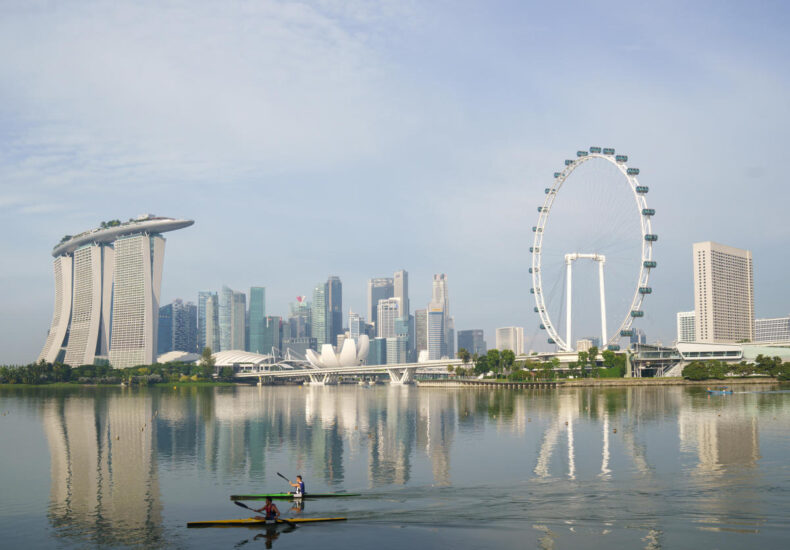 Singapore stocks’ best year since 2017 masks downbeat outlook