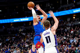 Jokic 66-foot three-pointer