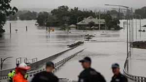 Thousands evacuate as floods hit Australia