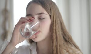 drink water before brushing teeth